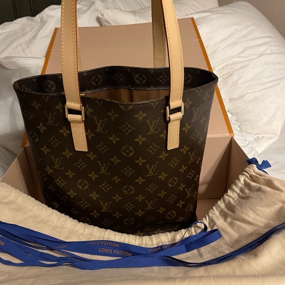 LV tote bag, well taken care off, comes with box and bag, make me an offer - Picture 6 of 7